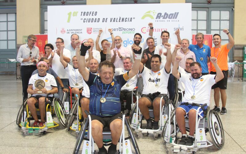 El equipo de la Asociación de Futbolistas del Valencia gana el I Trofeo Ciudad de Valencia de Fútbol en silla